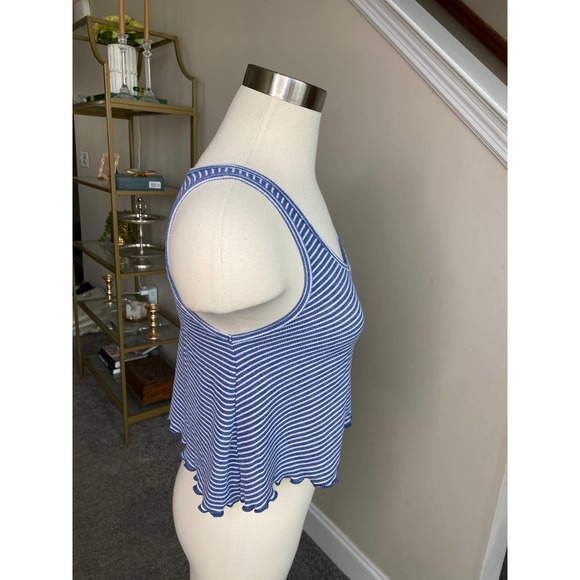 Hollister Must Have Collection blue/white striped cropped flowy tank, size XS - Picture 2 of 7